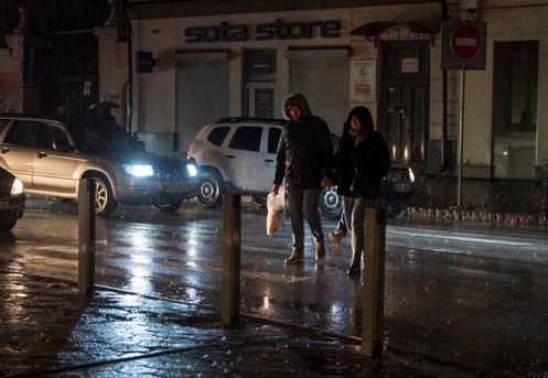 A Dnipro, en Ukraine, lors d’une panne de courant provoquée par des frappes de missiles et de drones russes contre des infrastructures civiles essentielles, le 8 janvier 2026.