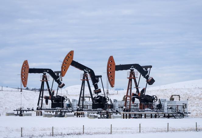 Dans un champ de pétrole près de Calgary, dans la province de l’Alberta, au Canada, le 26 novembre 2025.