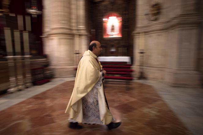 Dans une église catholique à Ronda, en Espagne, le 12 avril 2020.