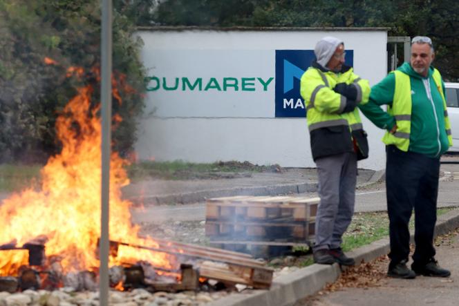Des employés de Dumarey lors d’une grève après l’annonce d’un premier plan social, le 8&nbsp;novembre 2024.