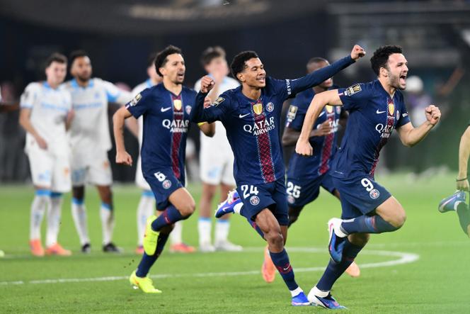 Les Parisiens Gonçalo Ramos, Senny Mayulu et Marquinhos, lors de la séance de penaltys contre l’Olympique de Marseille, en finale du Trophée des champions, au Koweït, le 8&nbsp;janvier 2026.