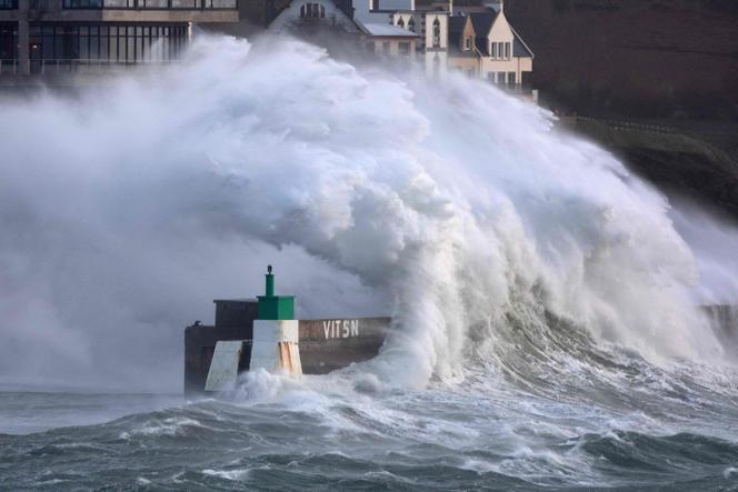 Le point sur la tempête Goretti : la Manche en vigilance rouge, une rafale  de 213 km/h enregistrée