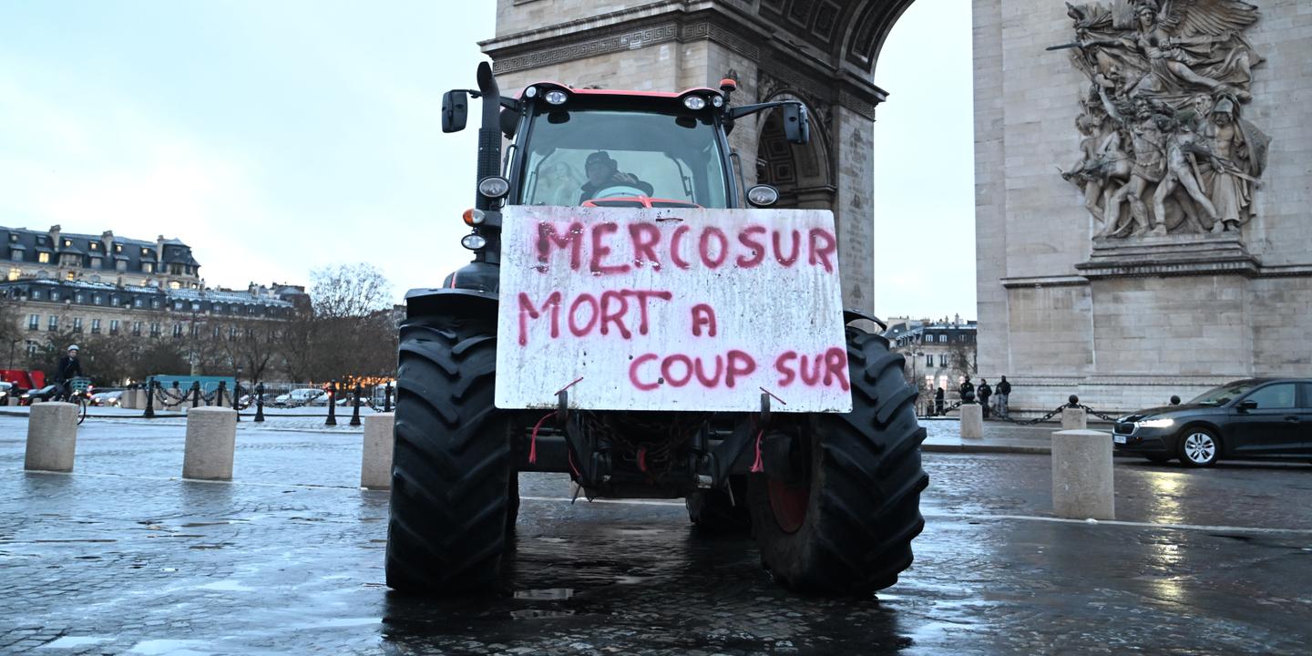 des tracteurs sont entrés dans Paris ; appel à manifester devant l’Assemblée nationale