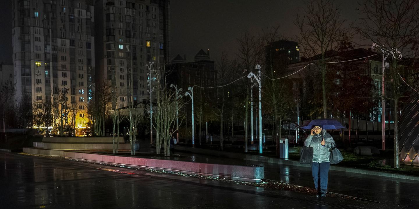 EN DIRECT, guerre en Ukraine : Volodymyr Zelensky avertit qu’une attaque russe « de grande envergure » est possible dès ce soir