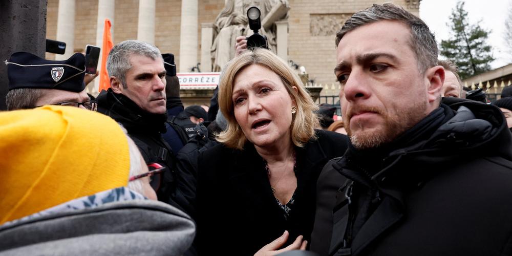 Yaël Braun-Pivet devant l’Assemblée nationale, à Paris, le 8 janvier 2026. - BENOIT TESSIER/REUTERS