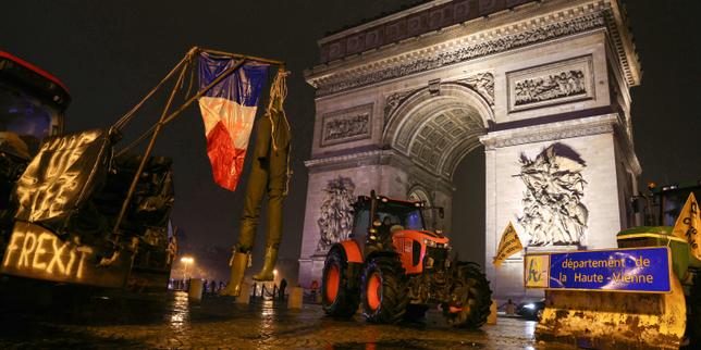 Farmers park tractors in Paris to protest EU-Mercosur trade deal