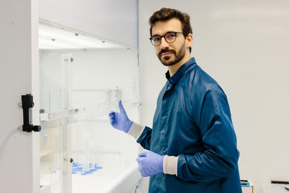 François Tissot dans son laboratoire au California Institute of Technology à Pasadena, Californie, le 4 janvier 2026.