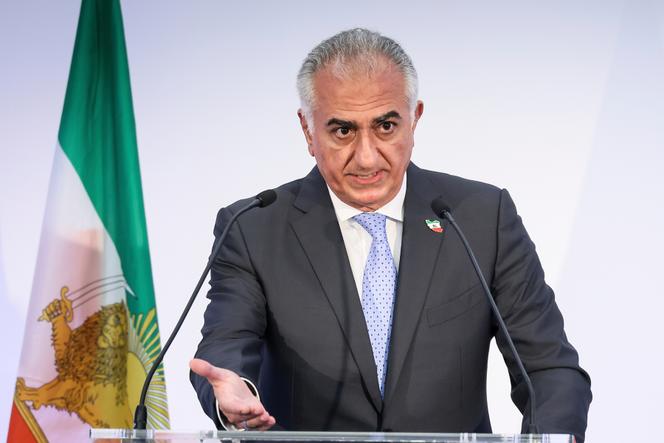 Reza Pahlavi, fils du dernier chah d’Iran, Mohammad Reza Pahlavi, lors d’une conférence de presse, à Paris, le 23 juin 2025.
