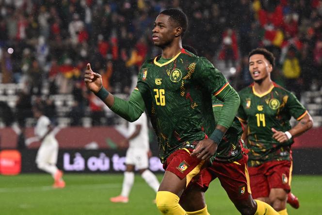 L’attaquant camerounais Christian Kofane célèbre le deuxième but de son équipe lors du match des huitièmes de finale de la Coupe d’Afrique des nations entre l’Afrique du Sud et le Cameroun, au stade Al-Medina de Rabat, le 4&nbsp;janvier&nbsp;2026.