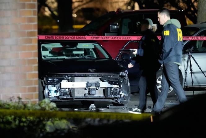 Des agents du FBI enquêtent sur le lieu d’une fusillade impliquant des agents fédéraux et ayant fait deux blessés à Portland (Oregon), le 8&nbsp;janvier&nbsp;2026.