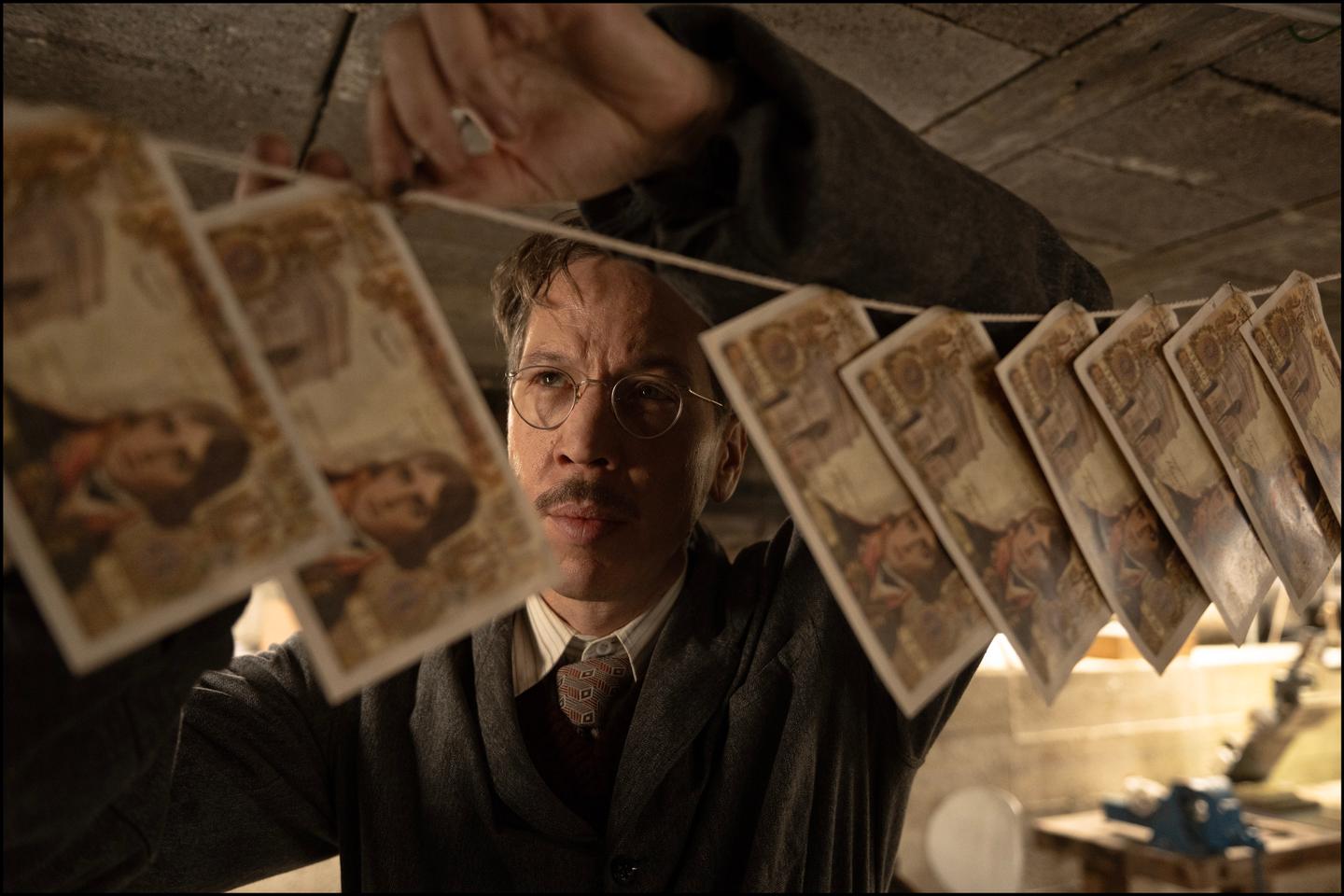 Dans « L’Affaire Bojarski », le cinéaste Jean-Paul Salomé dresse le portrait d’un artiste en faux-monnayeur