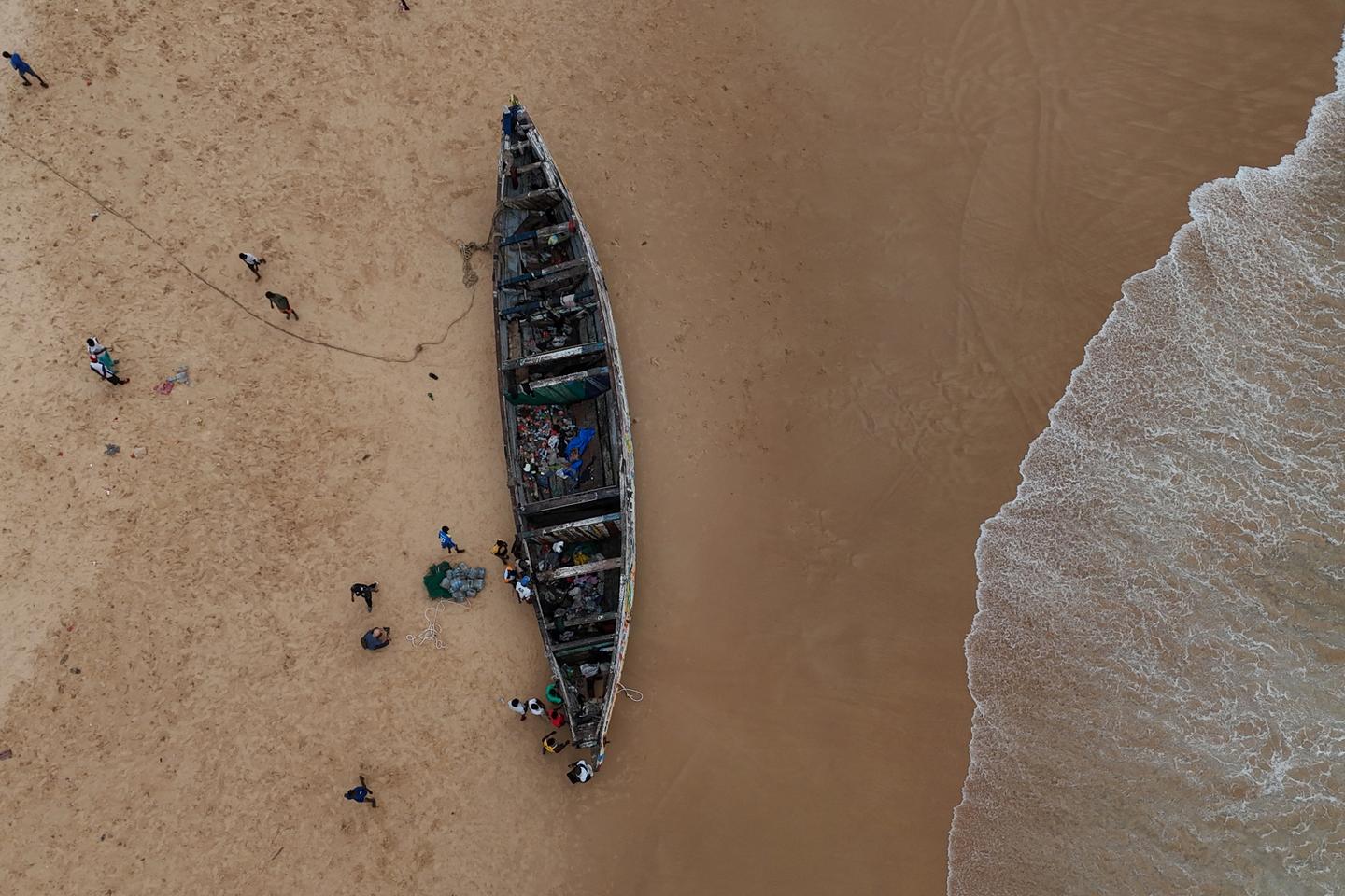 Partie de Gambie pour l’Espagne, une pirogue avec plusieurs centaines de personnes embarquées à son bord portée disparue depuis plus d’un mois
