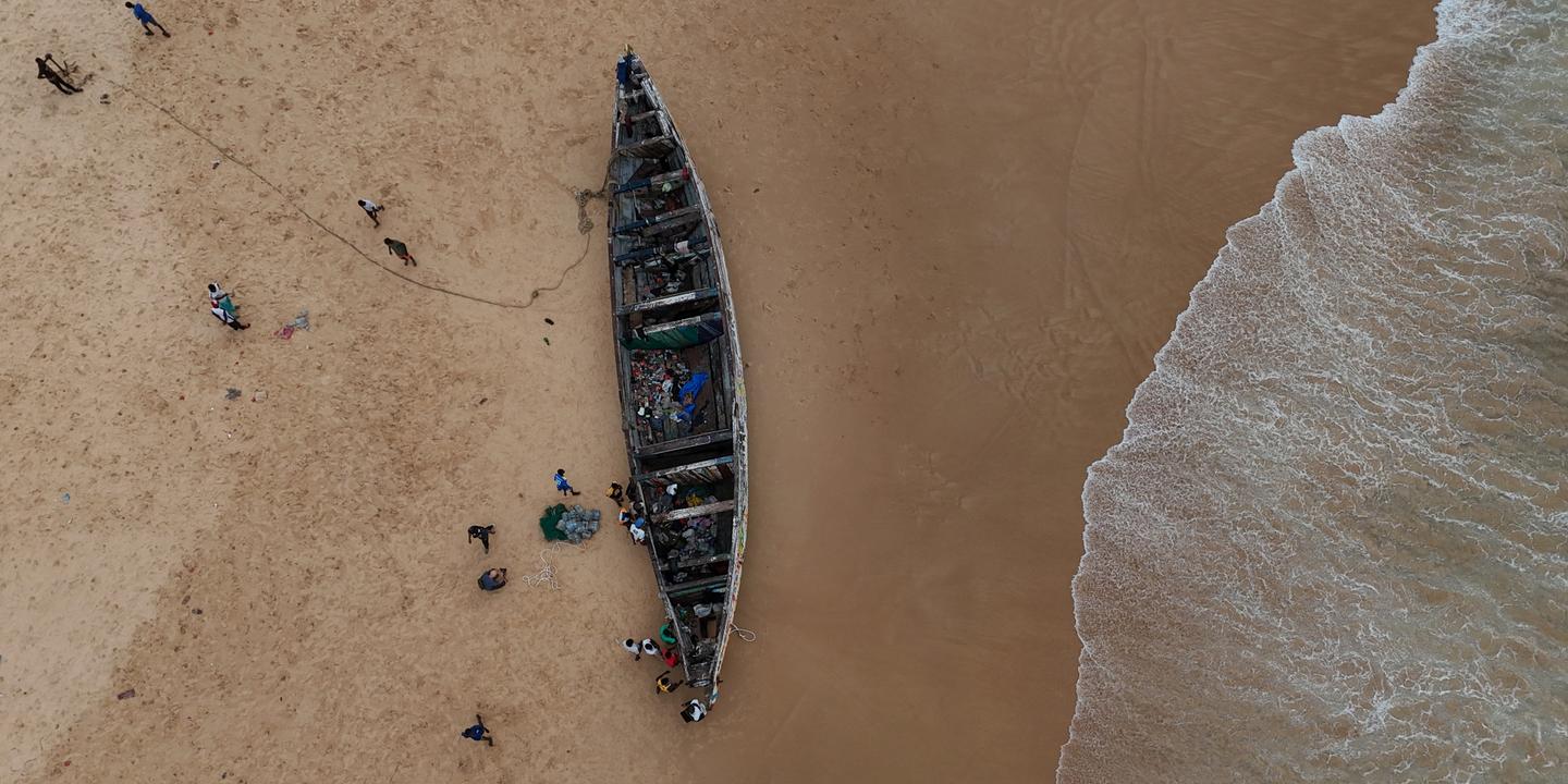 Partie de Gambie pour l’Espagne, une pirogue avec plusieurs centaines de personnes embarquées à son bord portée disparue depuis plus d’un mois