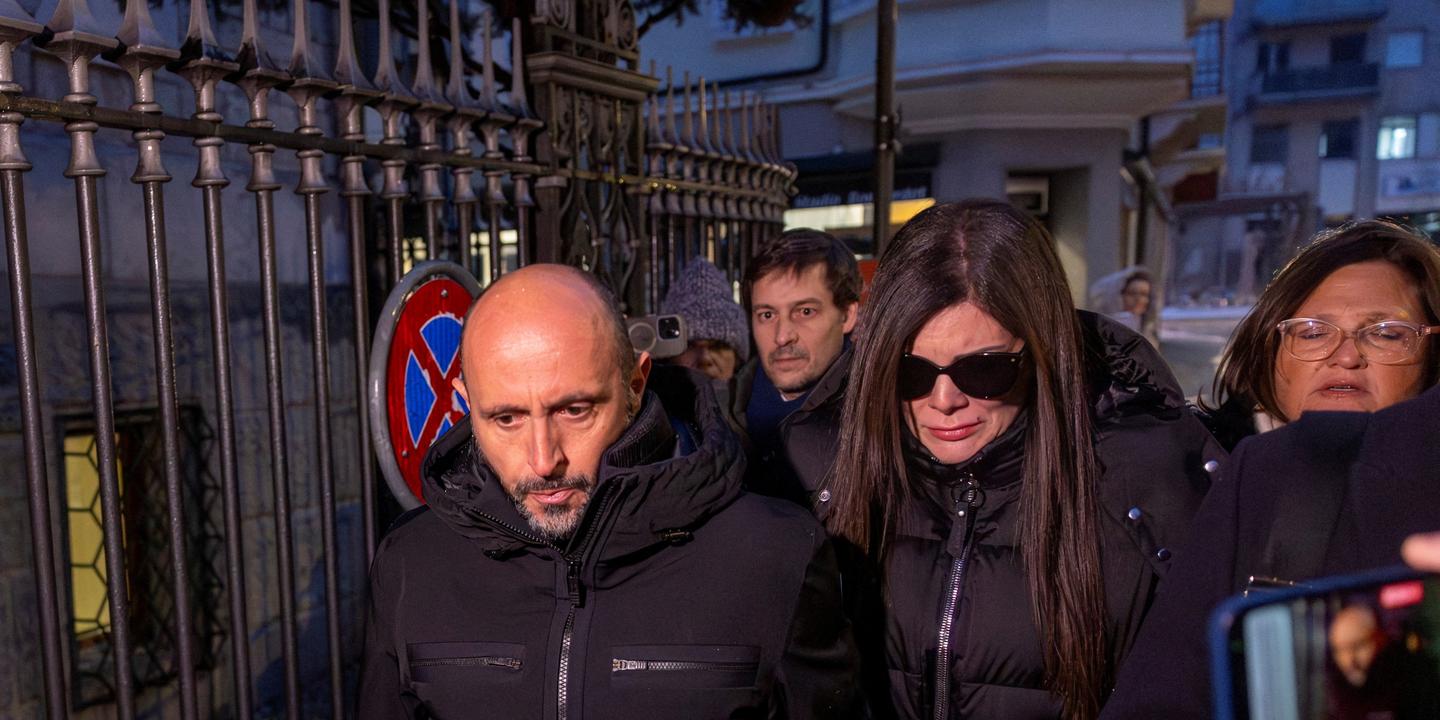 Incendie de Crans-Montana : le propriétaire du bar affirme qu’il « n’y avait jamais eu de soucis » avec les bougies étincelantes au cœur de l’enquête