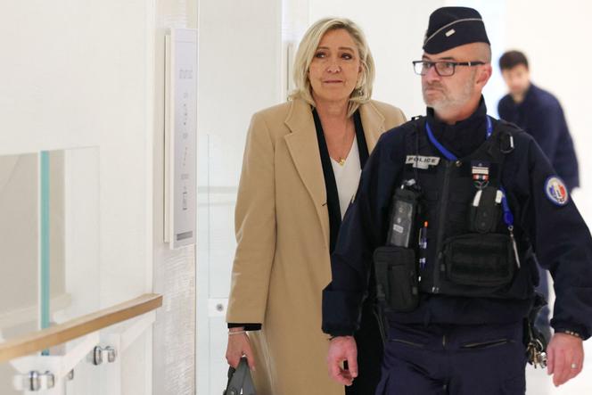 Marine Le Pen, cheffe de file du Rassemblement national, au tribunal correctionnel de Paris pour son procès pour détournement présumé de fonds publics européens, le 18&nbsp;novembre&nbsp;2024.