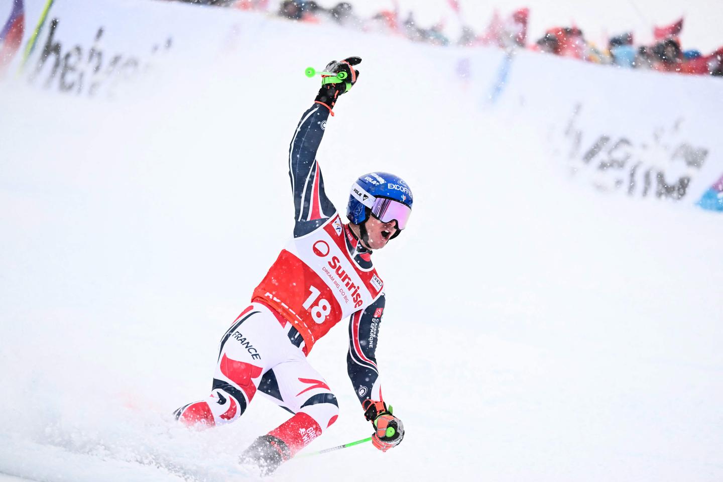 Le skieur français Léo Anguenot termine troisième du géant d’Adelboden, Marco Odermatt encore vainqueur