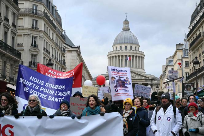 Manifestation de médecins devant le Panthéon, à Paris, le 10 janvier 2026.
