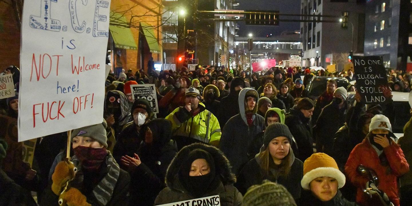 Etats-Unis : à Minneapolis, une manifestation pour demander le départ de l’ICE après la mort de Renee Good