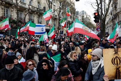 Lors d’un rassemblement de soutien au peuple iranien, à Paris, le 11 janvier 2026.