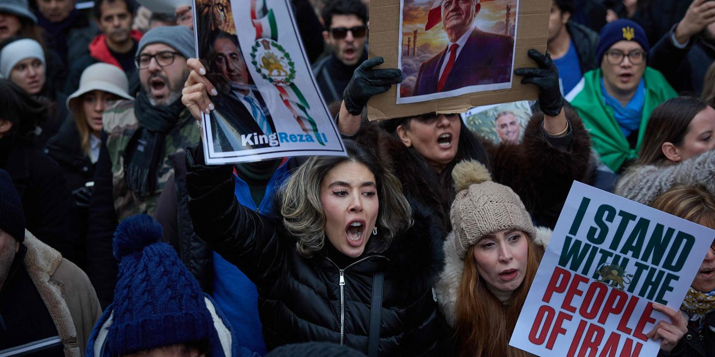 Iran : à Paris, plus de deux mille personnes se sont rassemblées en soutien au fils de l’ancien chah, Reza Pahlavi