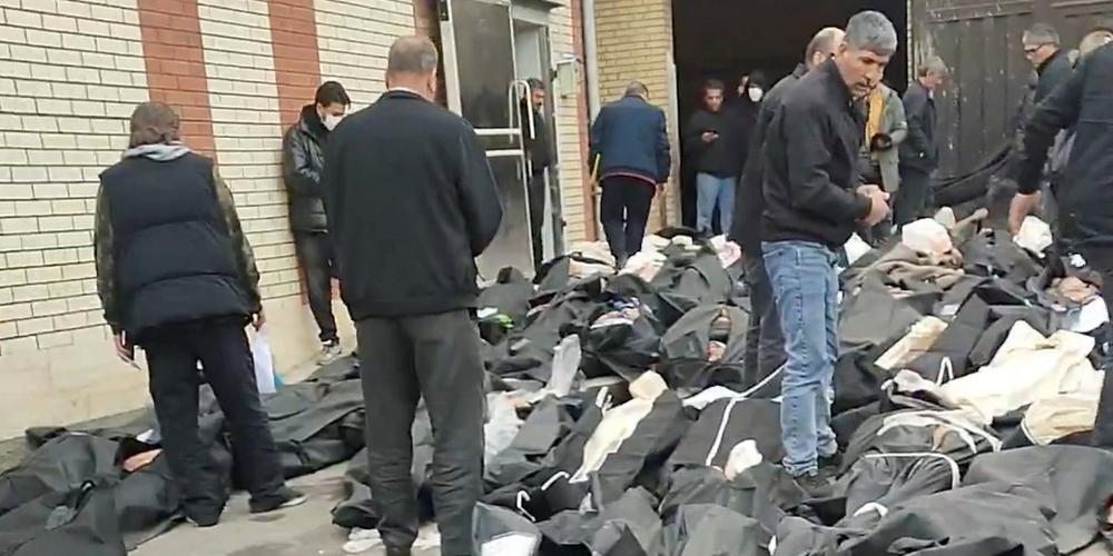 Des corps gisent dans des sacs mortuaires devant le centre médico-légal Kahrizak de Téhéran (Iran), dans une capture d’écran d’une vidéo diffusée sur les réseaux sociaux, le 11 janvier 2026. - CAPTURE D’ÉCRAN DE RÉSEAUX SOCIAUX / REUTERS