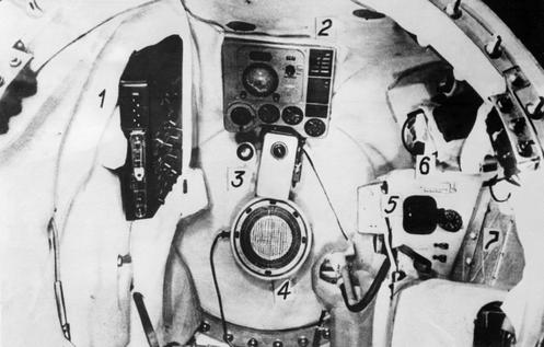 La cabina del cohete Vostok 1, con el que Yuri Gagarin dio la vuelta a la Tierra, fotografiada el 15 de abril de 1961.