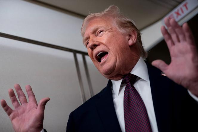 Le président américain, Donald Trump, s’adresse aux médias à bord d’Air Force One, le 11 janvier 2026.