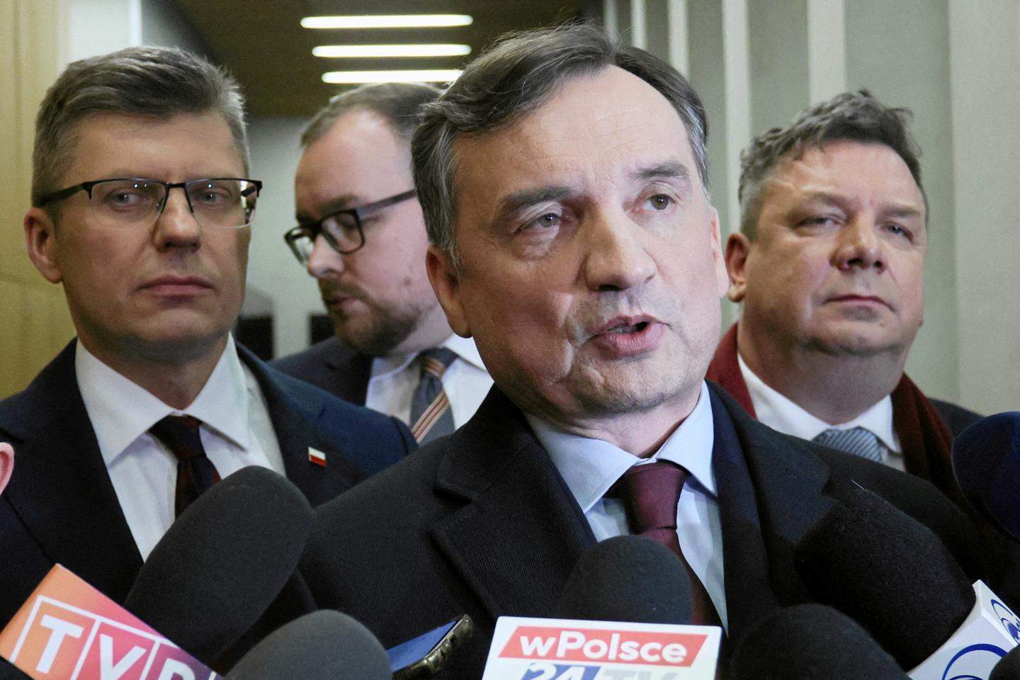 Pologne : l’asile politique accordé par la Hongrie à un ancien ministre nationaliste ravive le débat sur l’indépendance de la justice