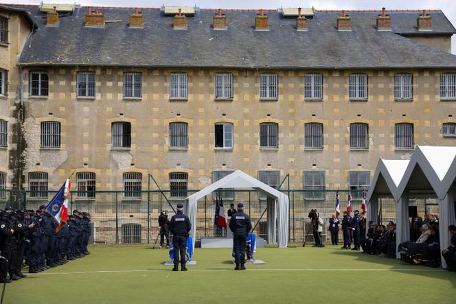 Le bâtiment principal de l’ex-prison de Caen, dont l’Etat espère se défaire en 2026, lors d’une cérémonie en l’honneur de deux surveillants pénitentiaires tués à Incarville (Eure), le 22 mai 2024.