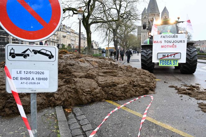 Lors d’une manifestation d’agriculteurs contre l’accord de libre-échange entre l’Union européenne et le Mercosur, à Hauconcourt (Moselle), le 12 janvier 2026.