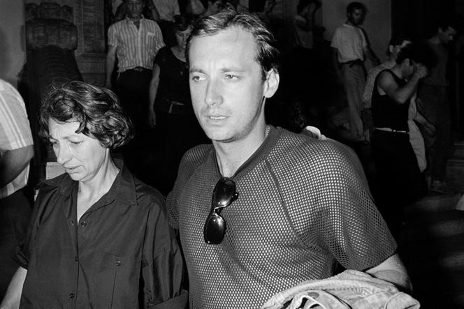 Corsican nationalist Alain Orsoni (R) with his mother Marinette (L) on the last and verdict day of the trial of the Corsican autonomists leaves the Courthouse of Lyon, central eastern France on July 26, 1985. 