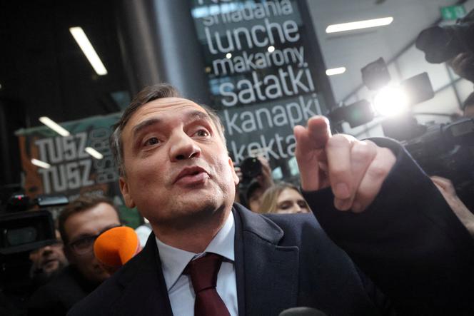 Zbigniew Ziobro, après avoir été arrêté par la police au siège de la chaîne de télévision polonaise Republika, à Varsovie, en Pologne, le 31 janvier 2025. 