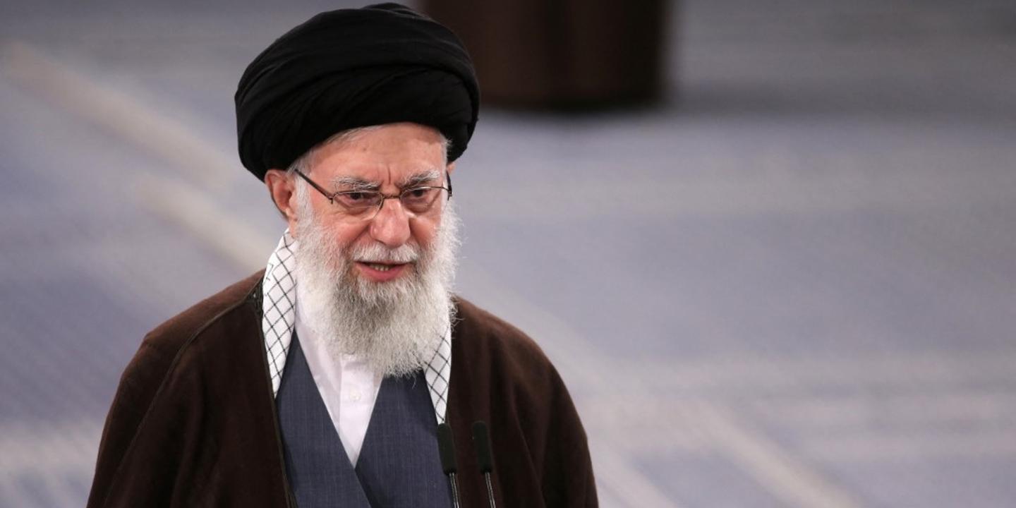 Ali Khamenei dans « Le Monde », de ministre de la défense à guide impitoyable