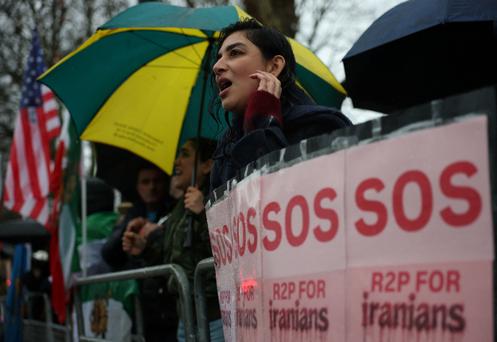 Devant l’ambassade de la République islamique d’Iran au Royaume-Uni, à Londres, le 13 janvier 2026.