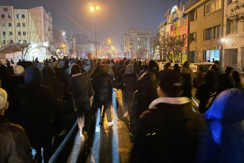 Des Iraniens manifestent contre le régime à Téhéran, le 8 janvier 2026.
