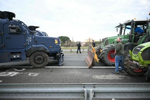 Blocage des Ultras de l'A64, sur l’autoroute à hauteur de Carbonne (Haute-Garonne), le 13 janvier 2026.