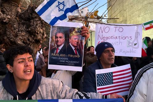 Devant l'ambassade des Etats-Unis à Athènes, le 13 janvier 2026.
