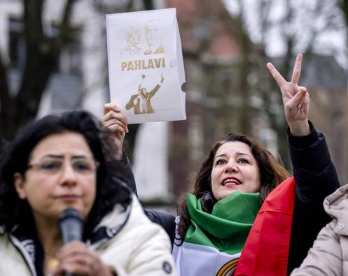 Devant l'ambassade de la République d'Iran aux Pays-Bas, à La Haye, le 13 janvier 2026.