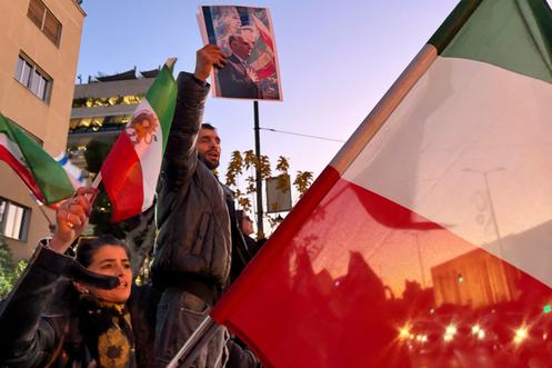 Devant l'ambassade des Etats-Unis à Athènes, le 13 janvier 2026.