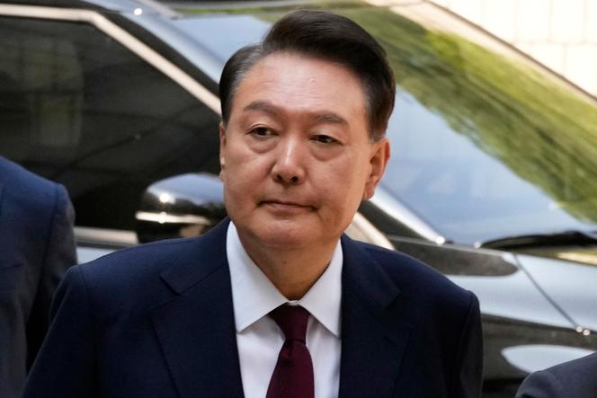 L’ex-président sud-coréen destitué Yoon Suk Yeol, devant le tribunal du district central de Séoul, le 12 mai 2025.
