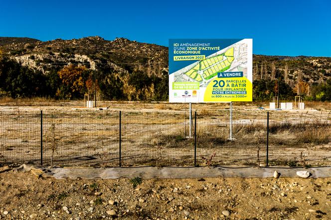 Land for sale in Ille-sur-Têt (Pyrénées-Orientales), as part of an economic activity zone project, on December 21, 2022.
