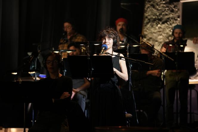 Enregistrement en public du podcast « Blanche-Neige & Sortilèges », le 4 octobre 2025 au Studio 104 de la Maison de la radio, à Paris.