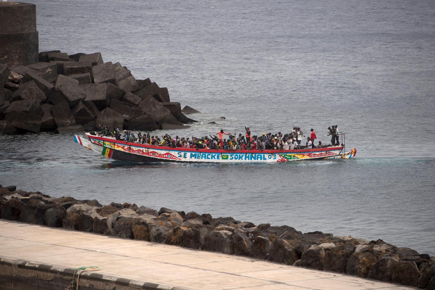 En Gambie, le « backway », la migration en pirogue vers les Canaries, souvent mortelle