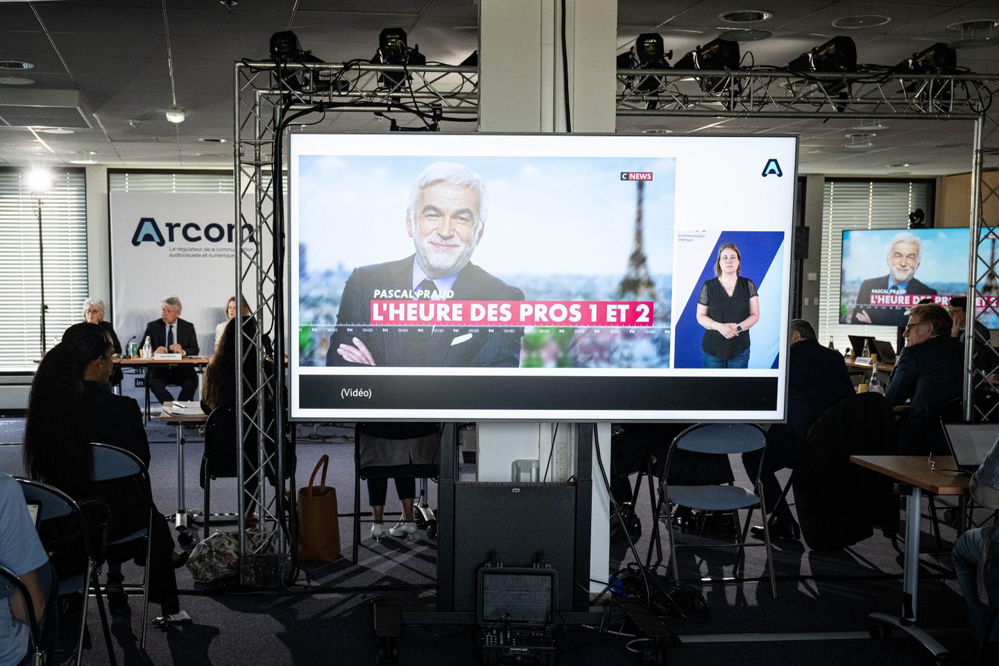 « L’Heure des pros », l’extrême droite à l’antenne sur CNews