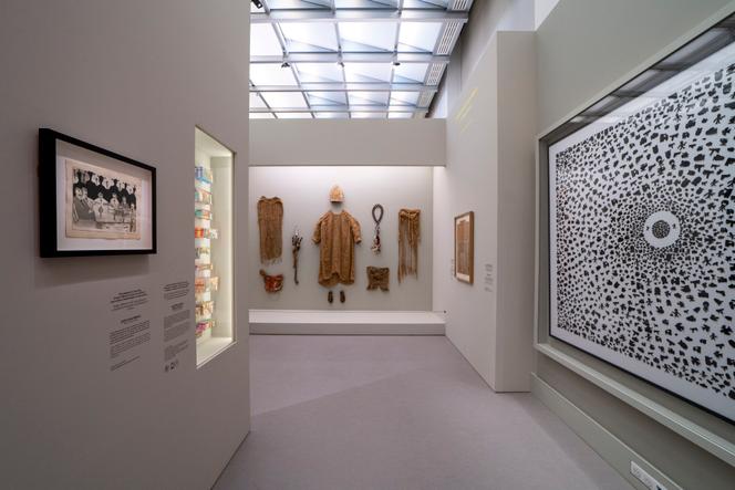 Vue de l’exposition de la collection d’art brut de Bruno Decharme, au Grand-Palais, en juin 2025.