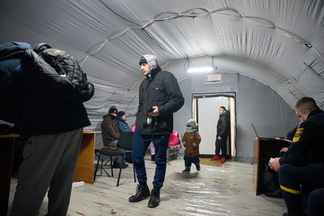 L’une des tentes dans lesquelles les habitants de Kiev peuvent se réchauffer, installées à la suite des attaques russes contre les infrastructures énergétiques, le 13&nbsp;janvier&nbsp;2026. 