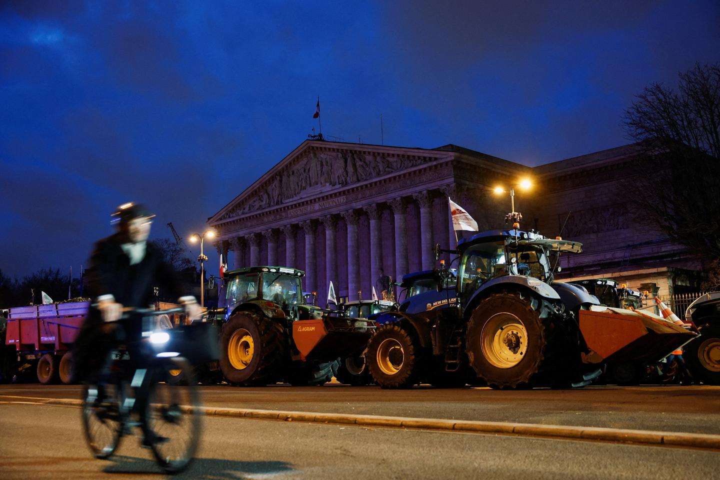 Farmers drive tractors into Paris to protest Mercosur trade deal