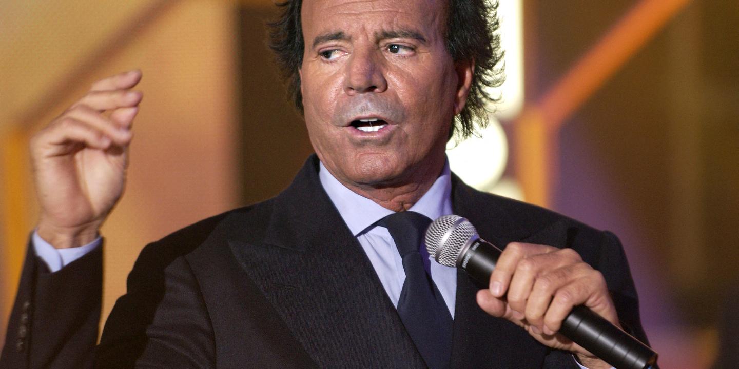 Julio Iglesias visé par des plaintes relevant des faits de « traite des êtres humains » et de délits « sexuels »
