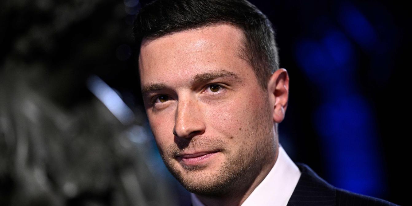 By appearing with a royal heiress, Jordan Bardella risks blurring his image