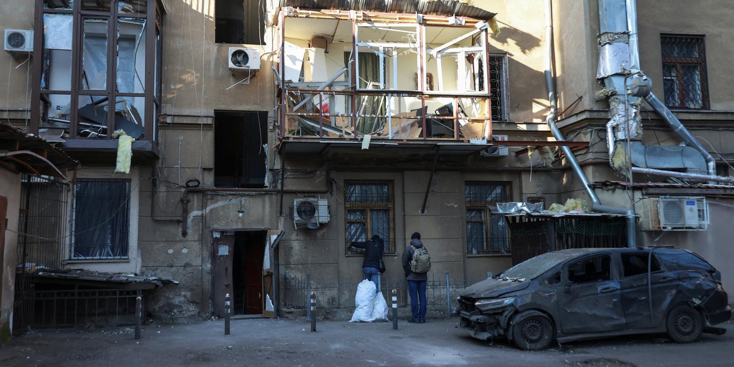 la Russie affirme avoir « suspendu » le commerce maritime ukrainien, après des attaques contre des navires civils en mer Noire